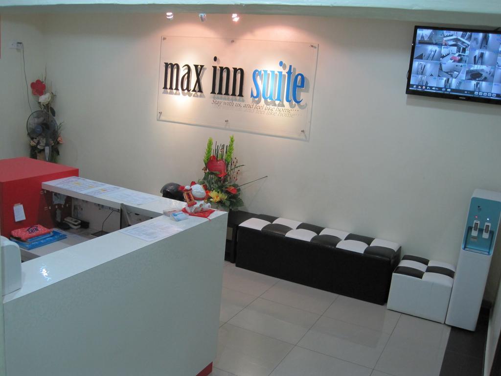 Max Inn Hotel Parit Raja Eksteriør bilde