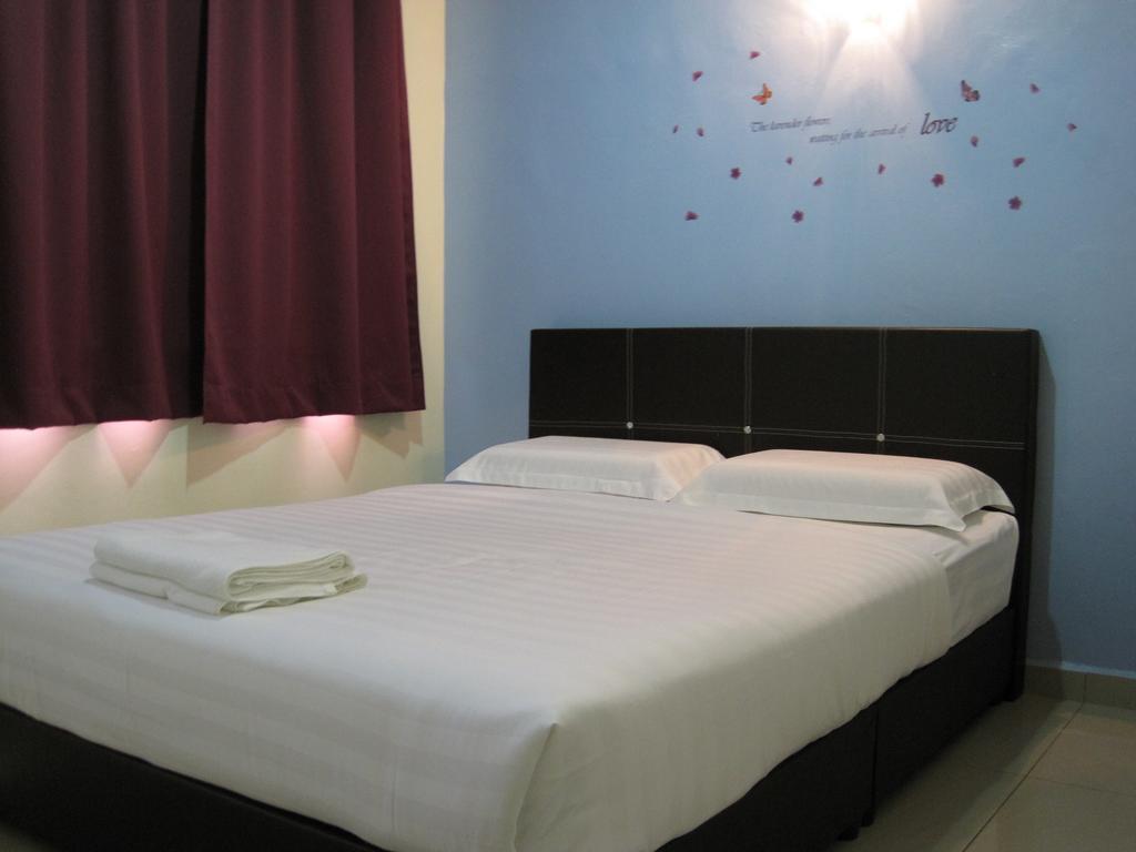 Max Inn Hotel Parit Raja Eksteriør bilde