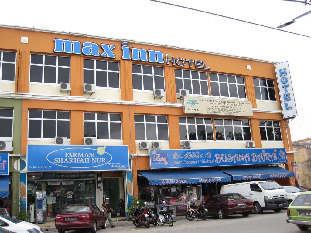 Max Inn Hotel Parit Raja Eksteriør bilde
