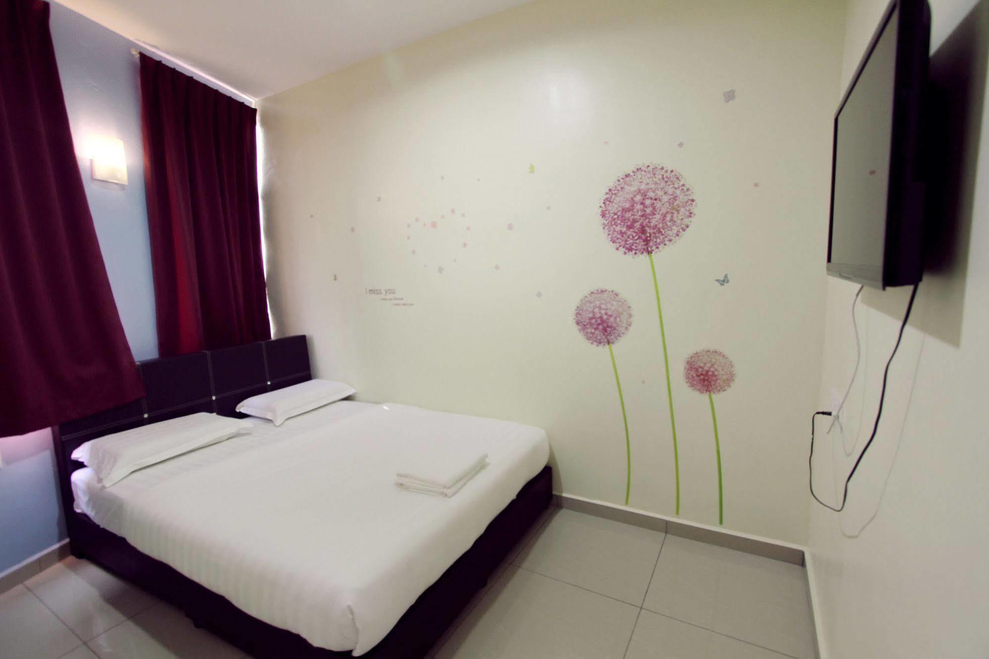 Max Inn Hotel Parit Raja Eksteriør bilde