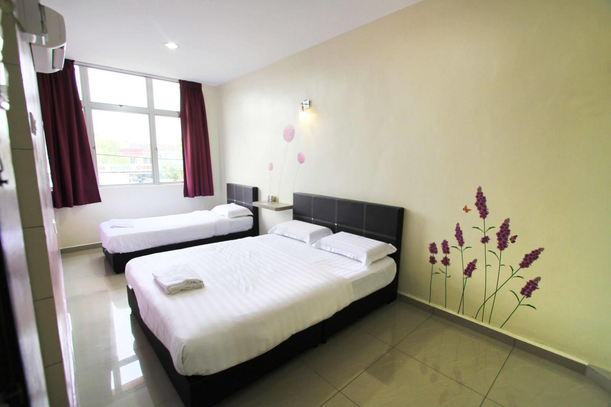 Max Inn Hotel Parit Raja Eksteriør bilde