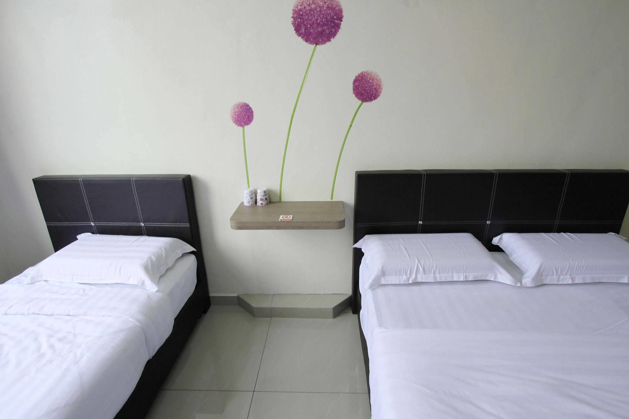 Max Inn Hotel Parit Raja Eksteriør bilde
